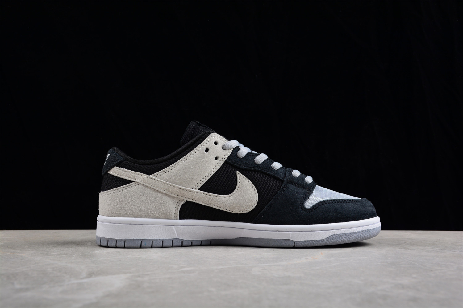 Nike SB Zoom Dunk Low Pro Black Wolf Grey White 854866-001