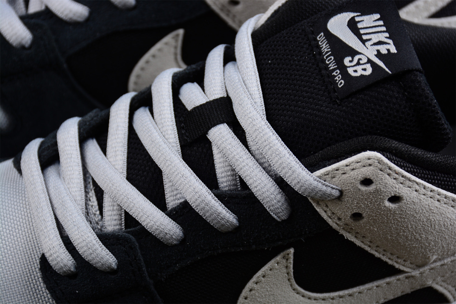 Nike SB Zoom Dunk Low Pro Black Wolf Grey White 854866-001