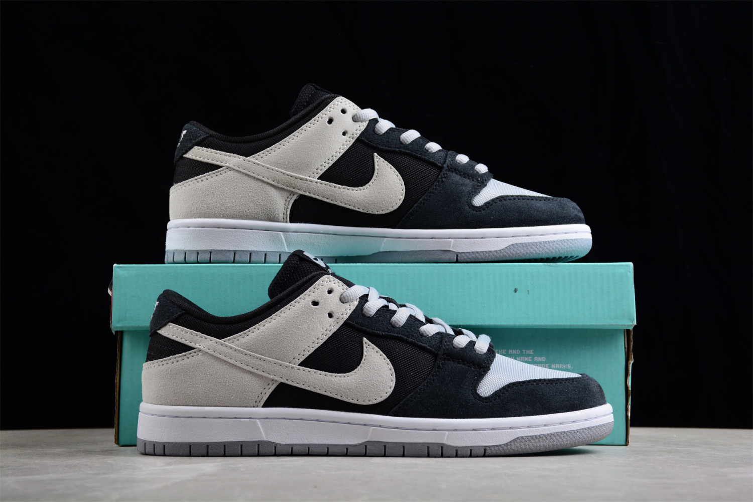 Nike SB Zoom Dunk Low Pro Black Wolf Grey White 854866-001