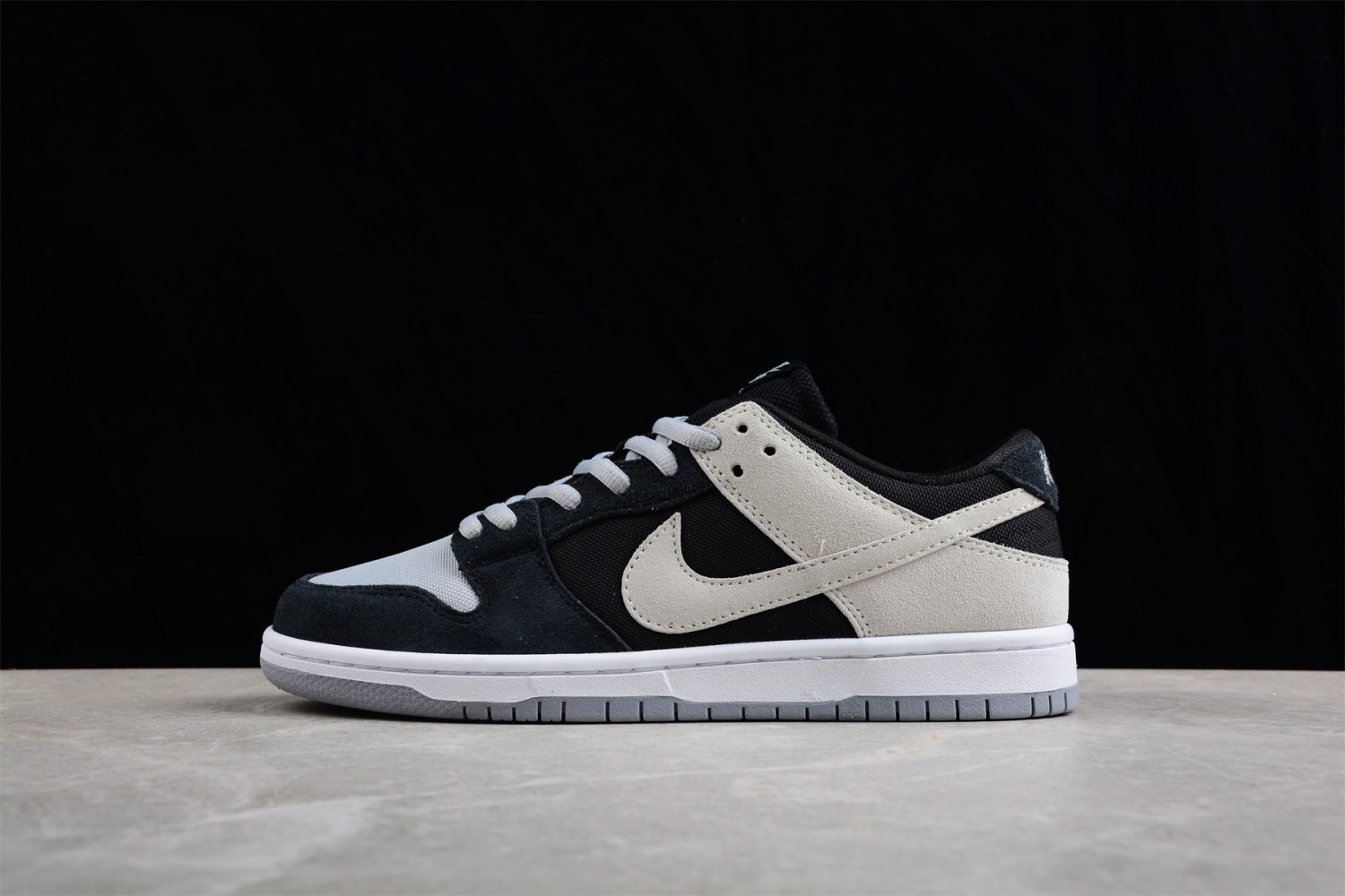 Nike SB Zoom Dunk Low Pro Black Wolf Grey White 854866-001