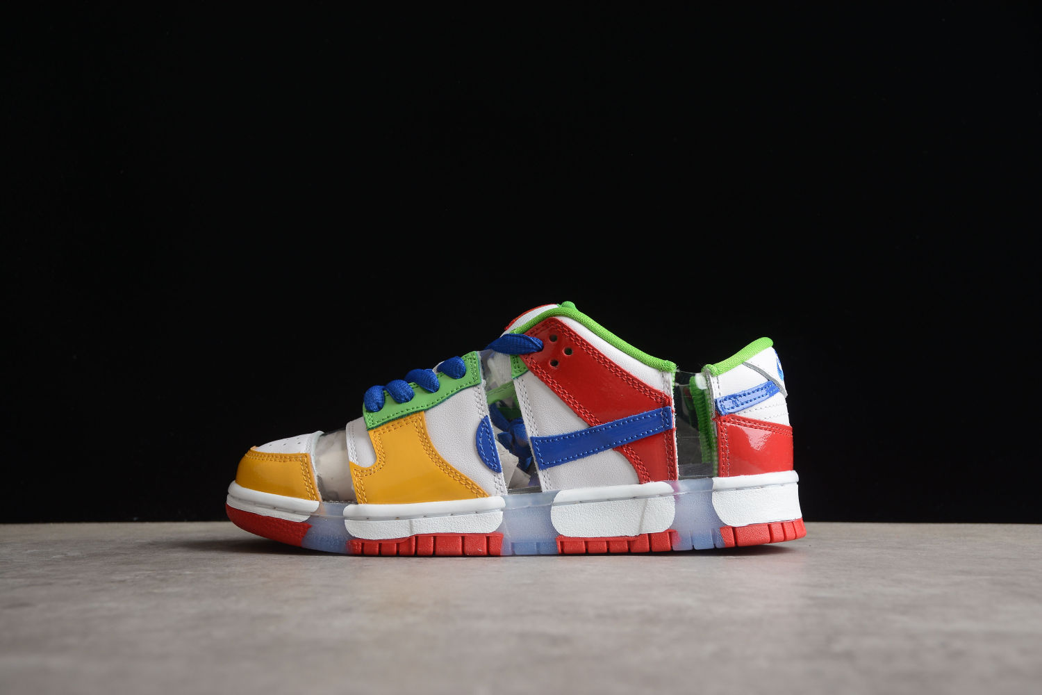 Nike SB Dunk Low Sandy Bodecker FD8777-100