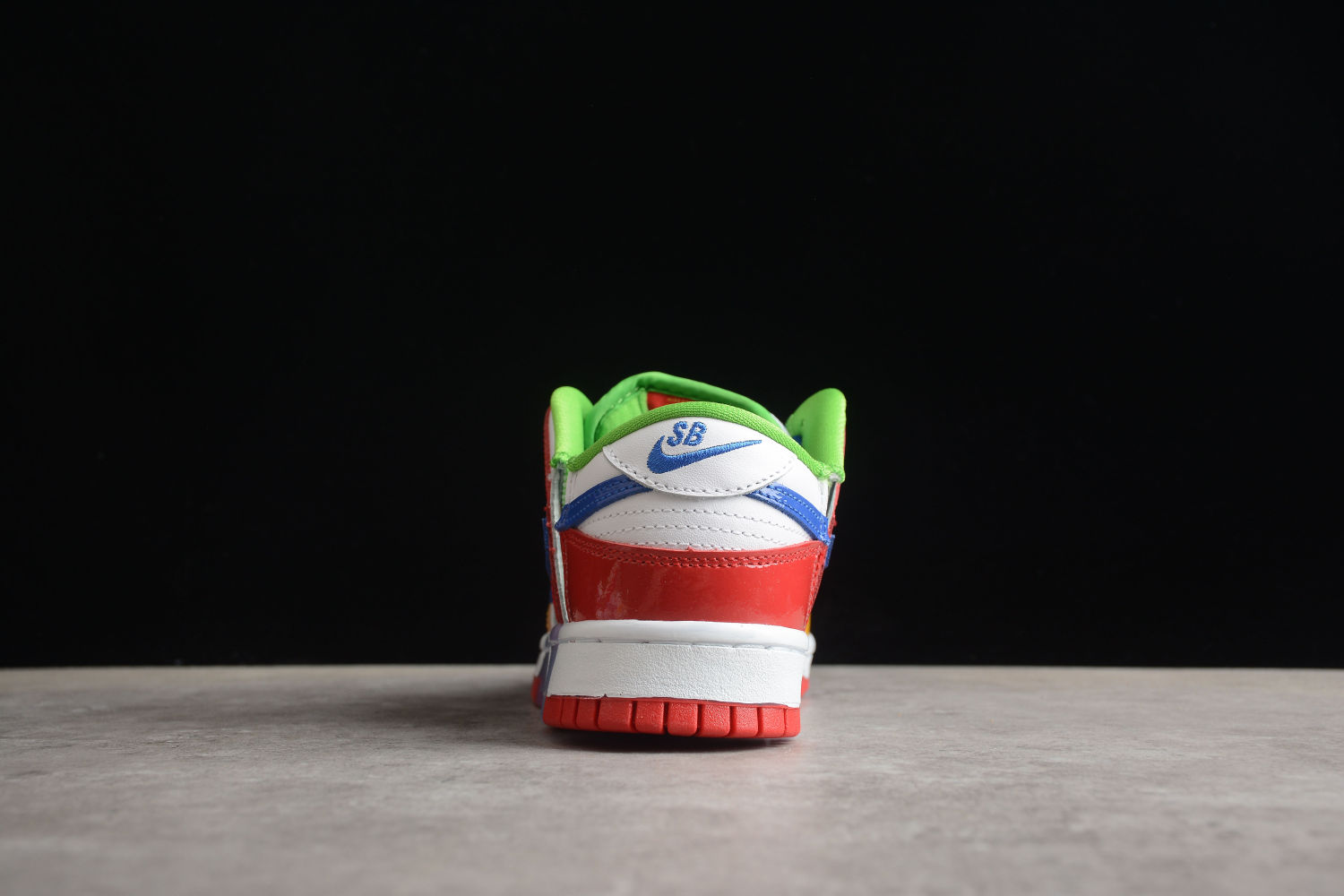 Nike SB Dunk Low Sandy Bodecker FD8777-100