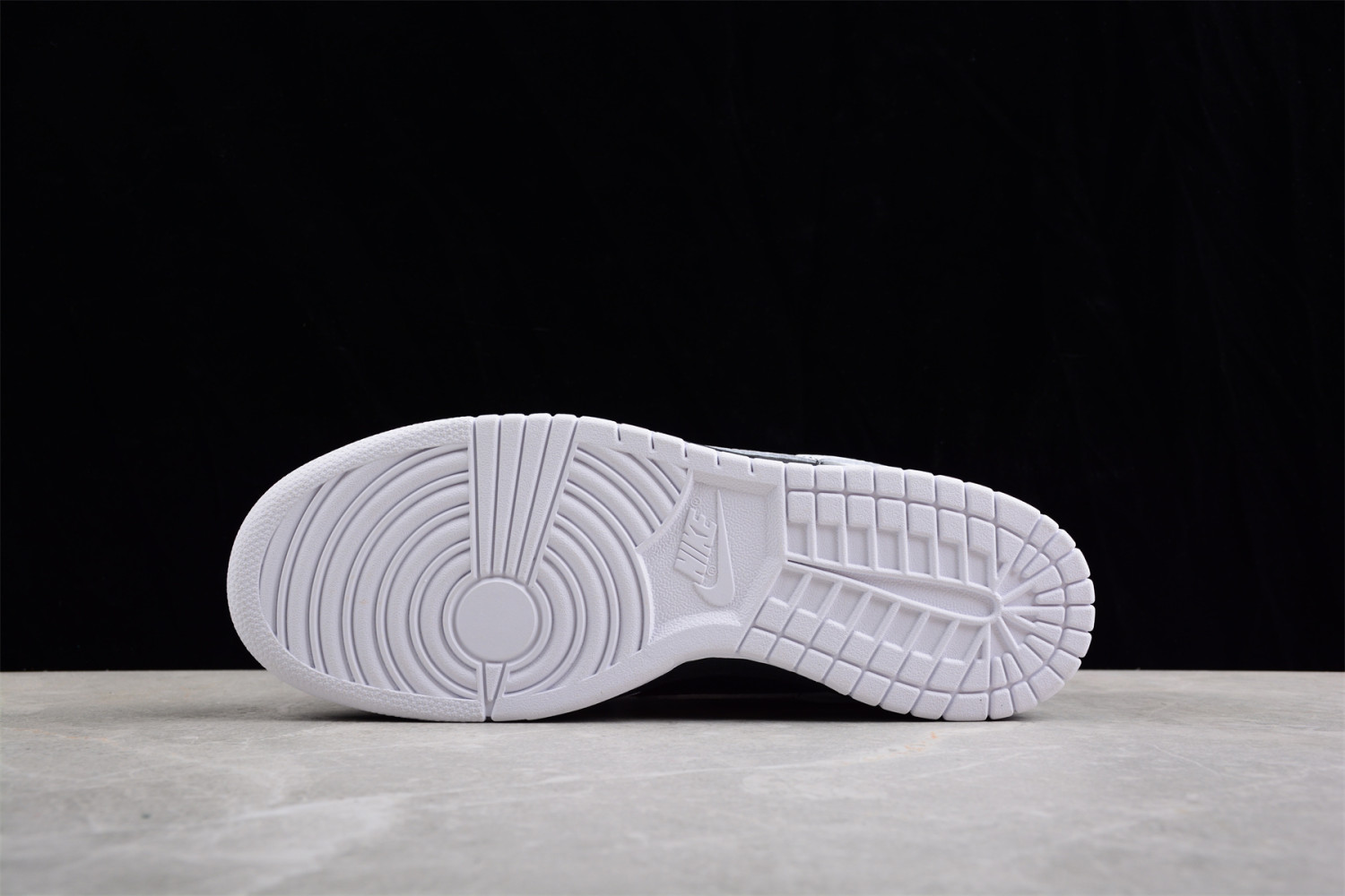 Nike Dunk Low Retro Reverse Panda FD9064-011