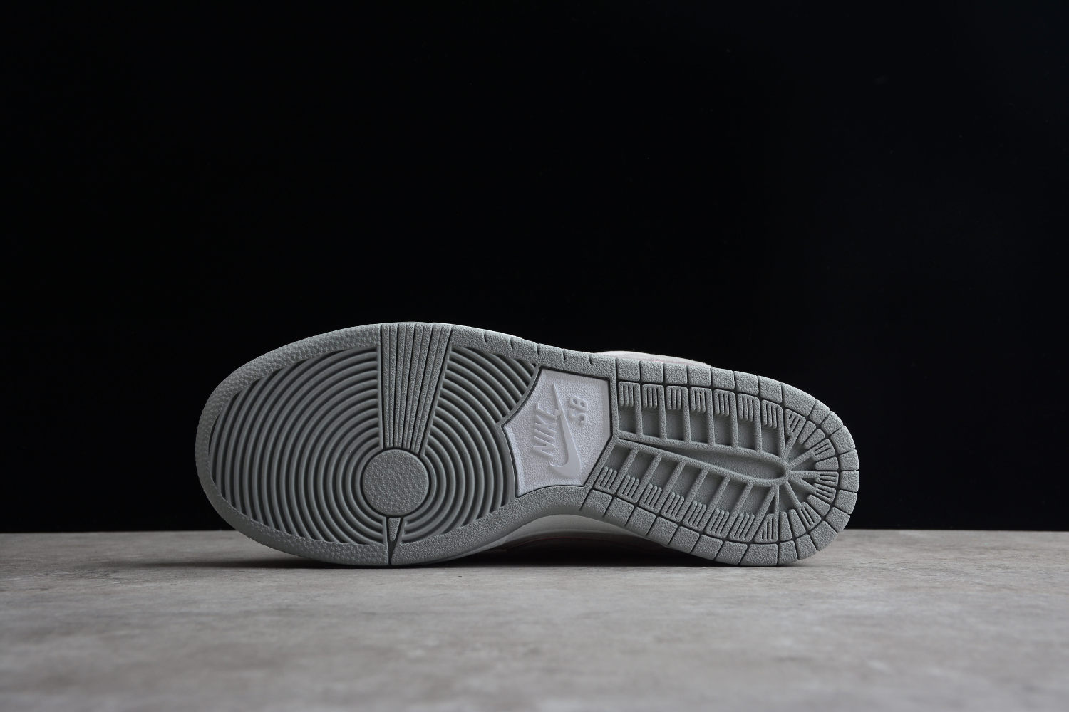Nike SB Dunk Low Ishod Wair Flat Silver 895969-160