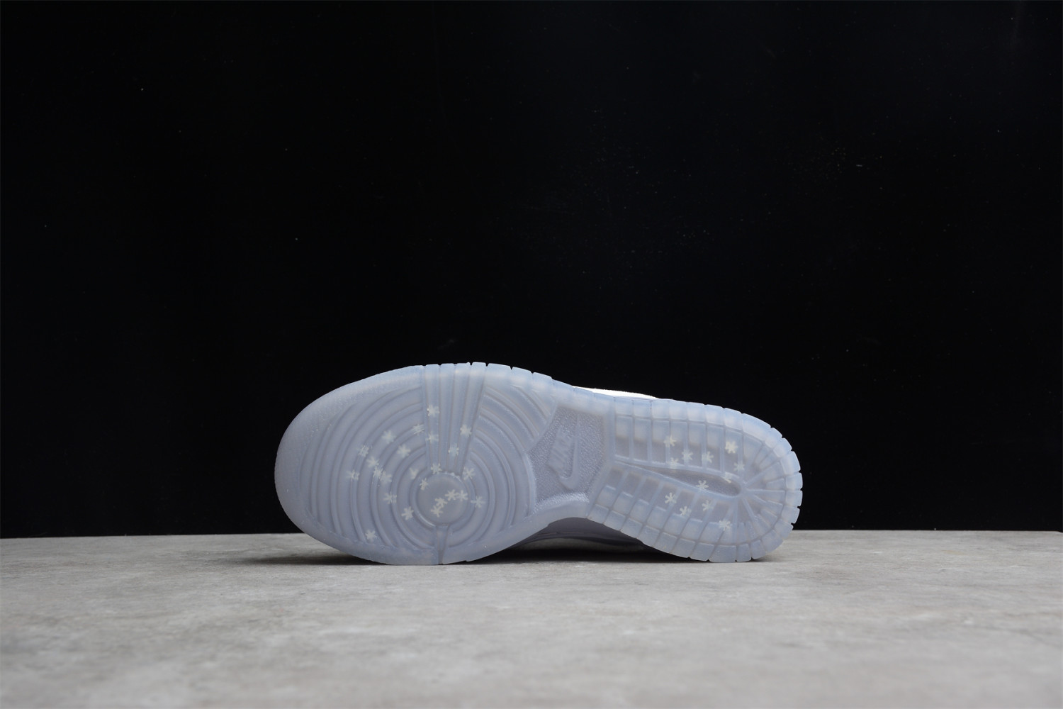Nike Dunk Low “Ice” DO2326-001