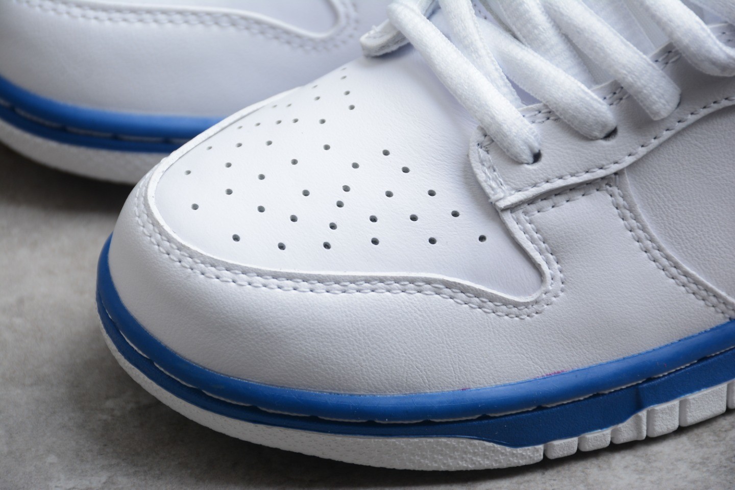 Nike SB Dunk Low Medicom 1 304292-142