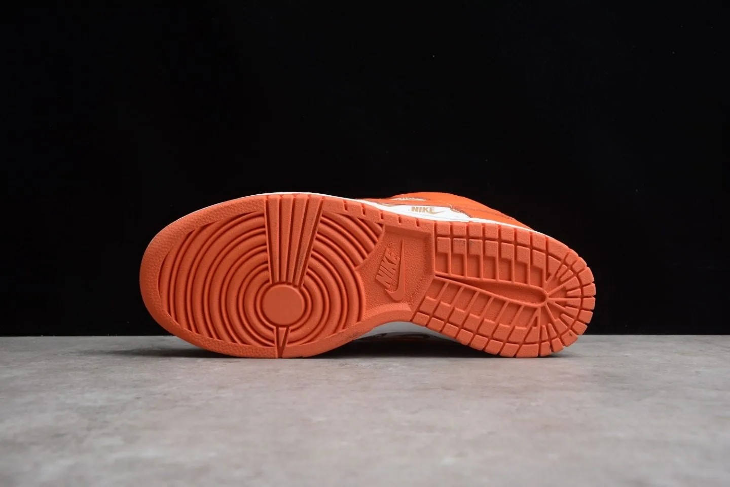 S*p*e*e x nike sb dunk low orange white metallic gold dh3228-181