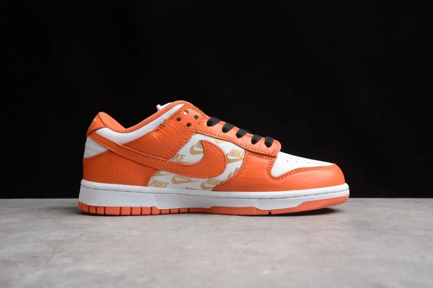 S*p*e*e x nike sb dunk low orange white metallic gold dh3228-181