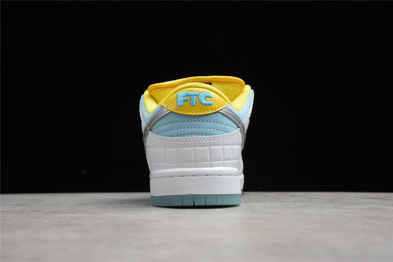 Nike SB Dunk Low Pro FTC Lagoon Pulse DH7687-400