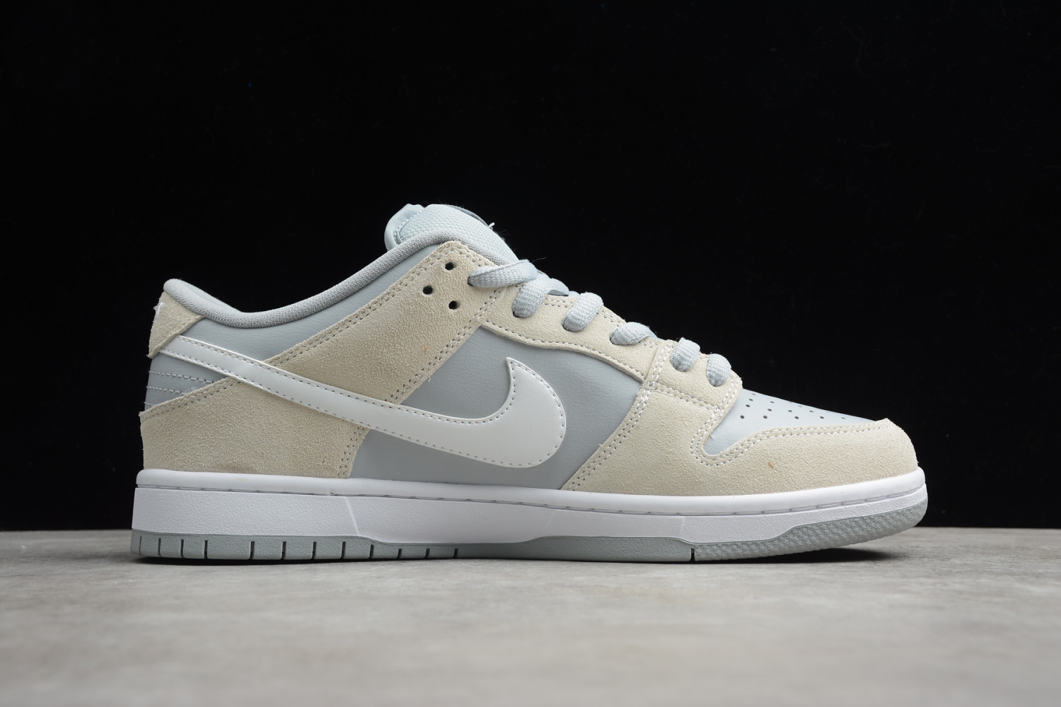 Nike SB Dunk Low Summit White Wolf Grey AR0778-110