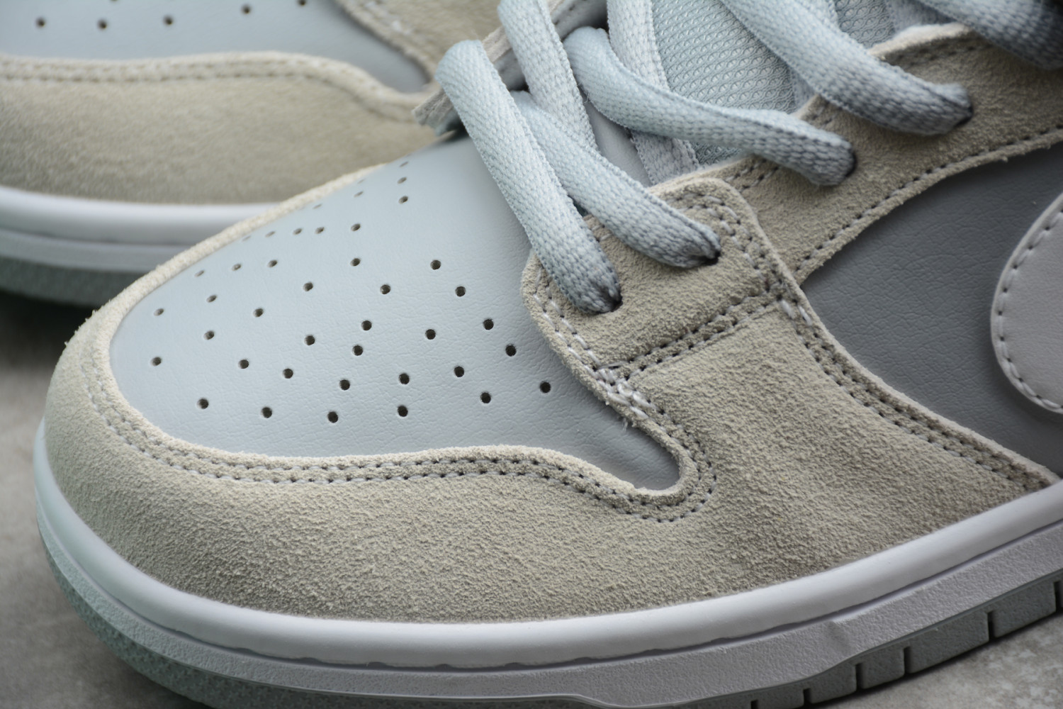 Nike SB Dunk Low Summit White Wolf Grey AR0778-110