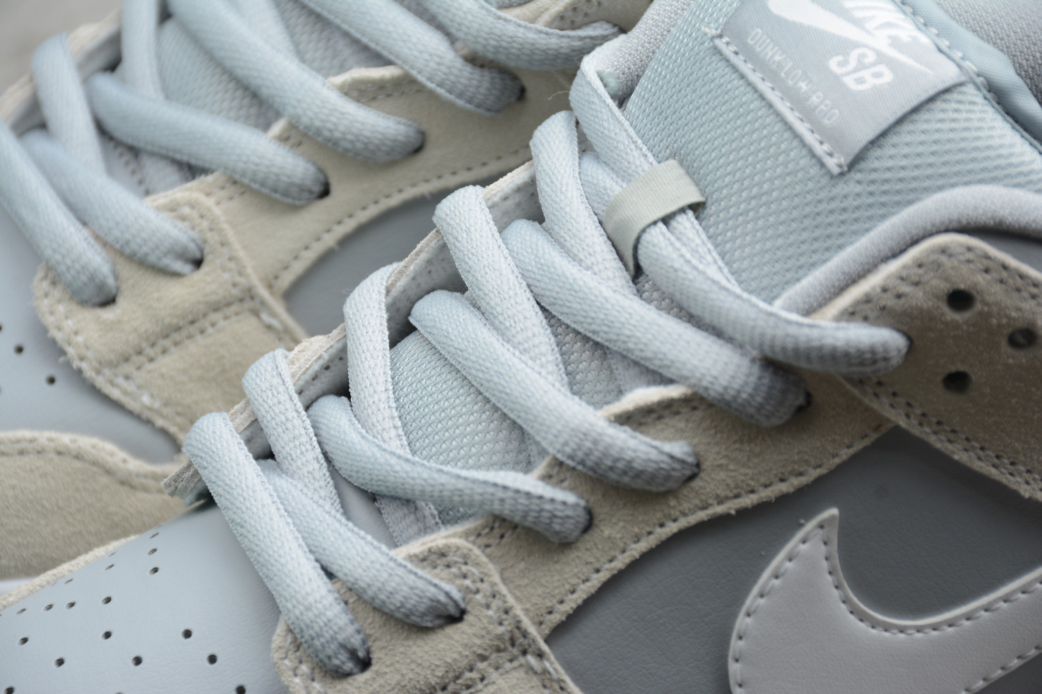 Nike SB Dunk Low Summit White Wolf Grey AR0778-110