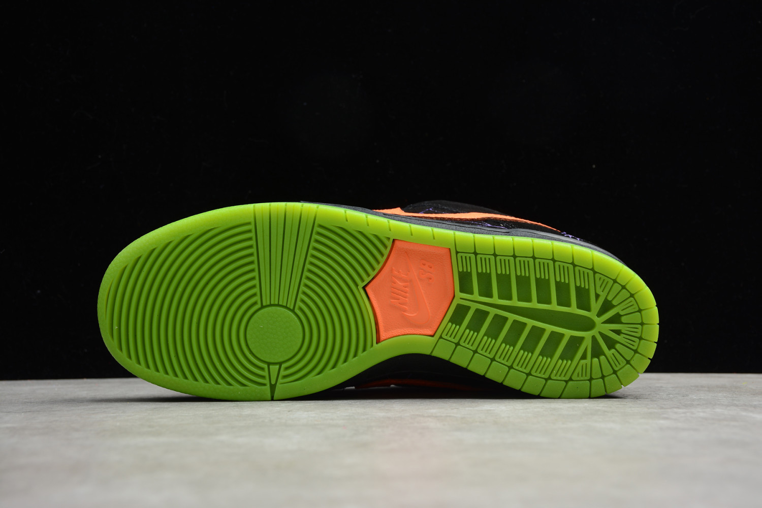 Nike SB Dunk Low Night of Mischief Halloween BQ6817-006
