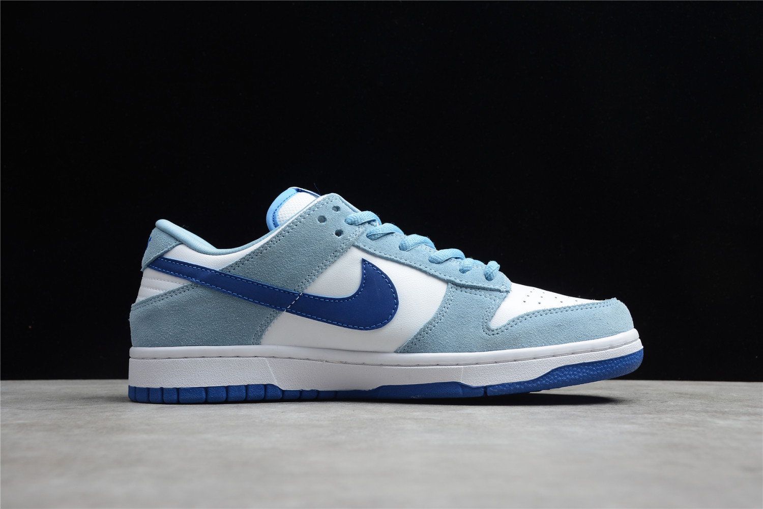 Nike SB Dunk Low 854866-009