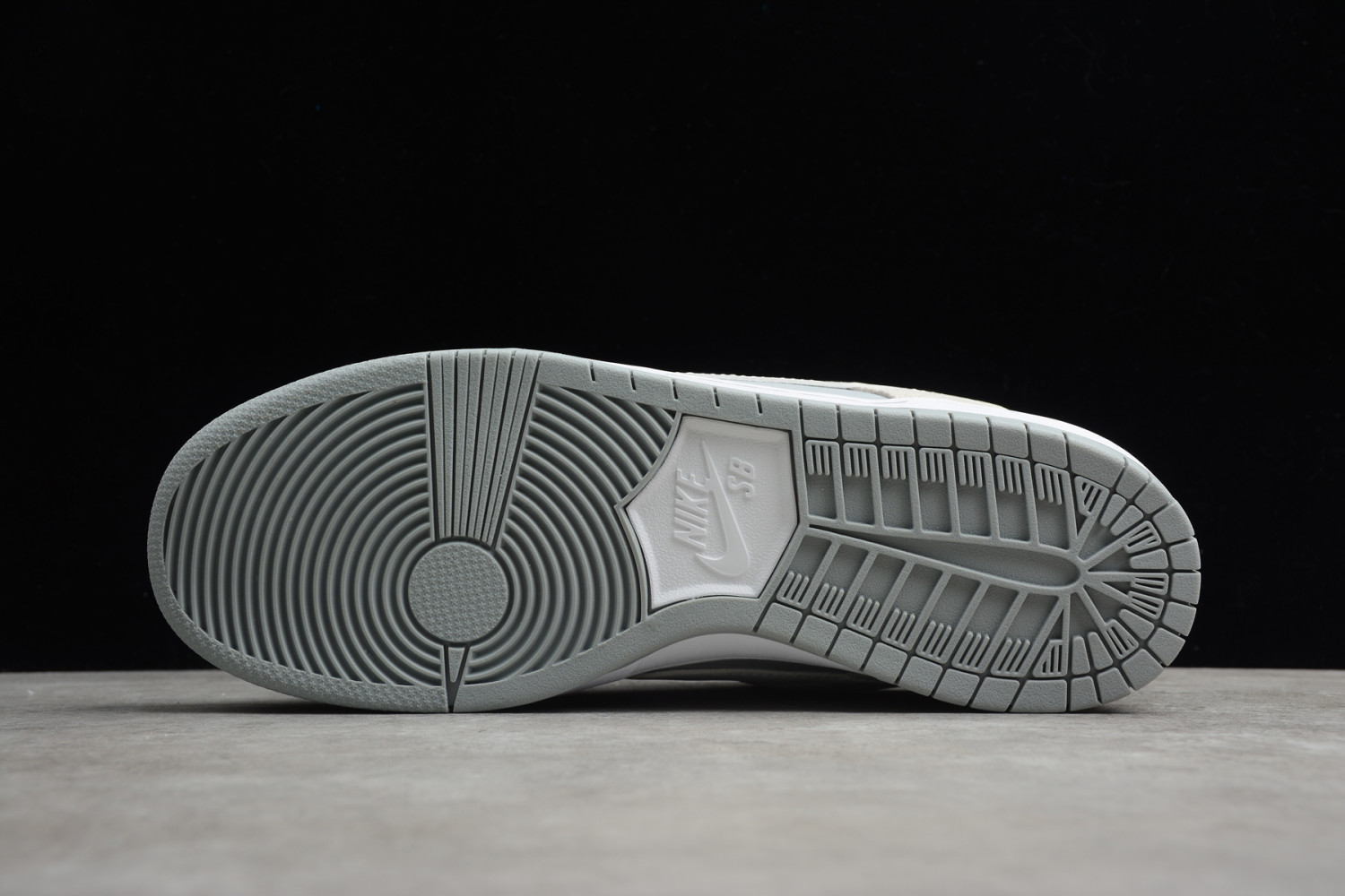 Nike SB Dunk Low Summit White Wolf Grey AR0778-110