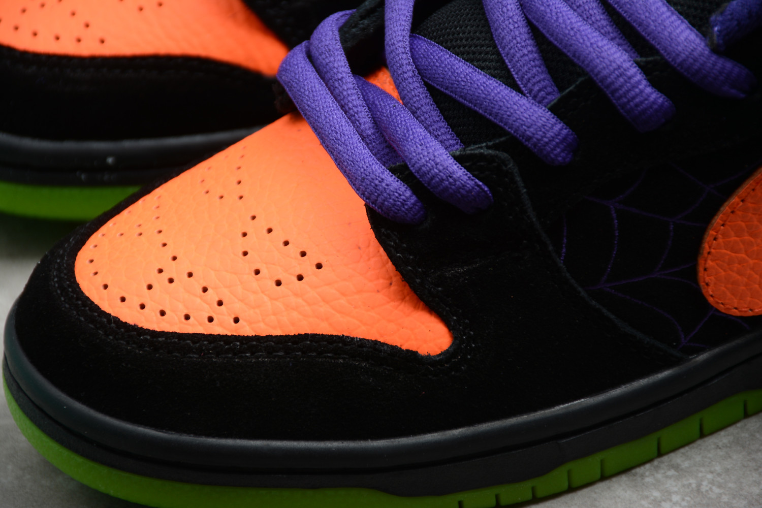 Nike SB Dunk Low Night of Mischief Halloween BQ6817-006
