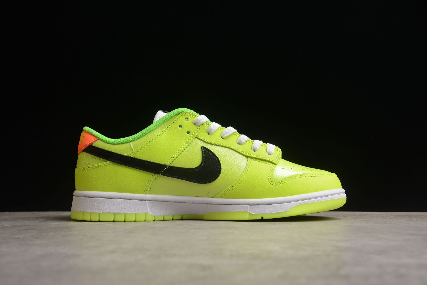 Dunk Low SE 
