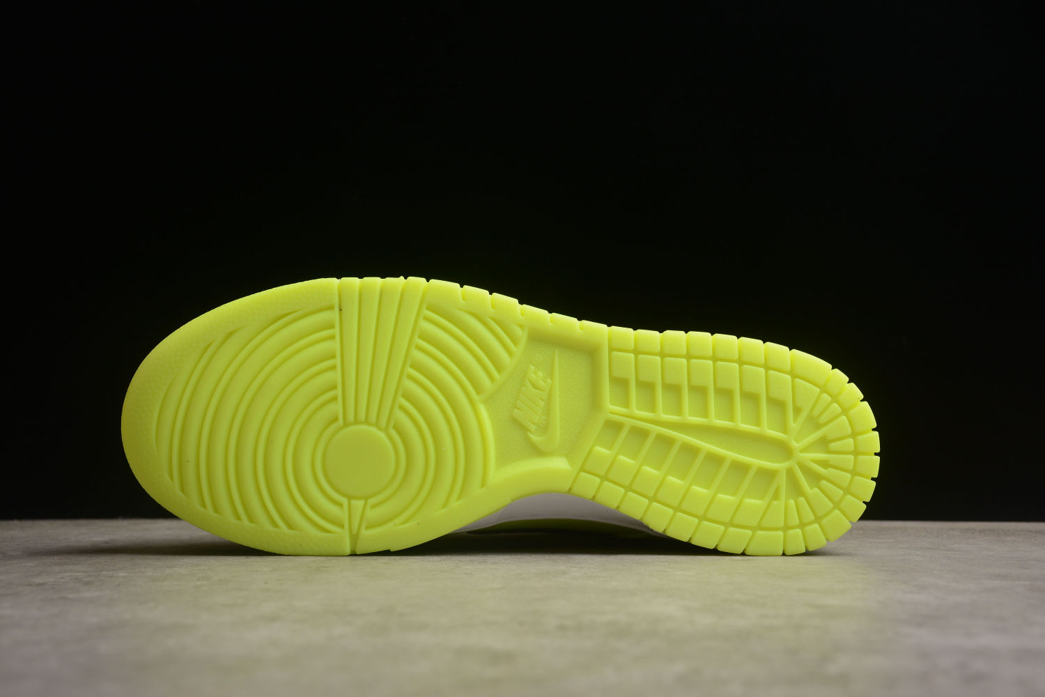 Dunk Low SE 