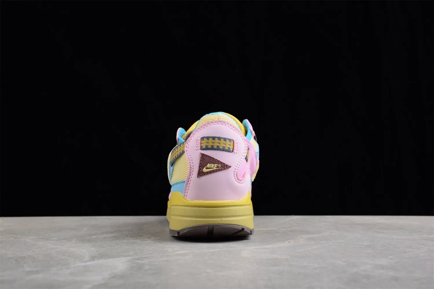 Travis Scoot x Nk Air Max 1 DO9392-100