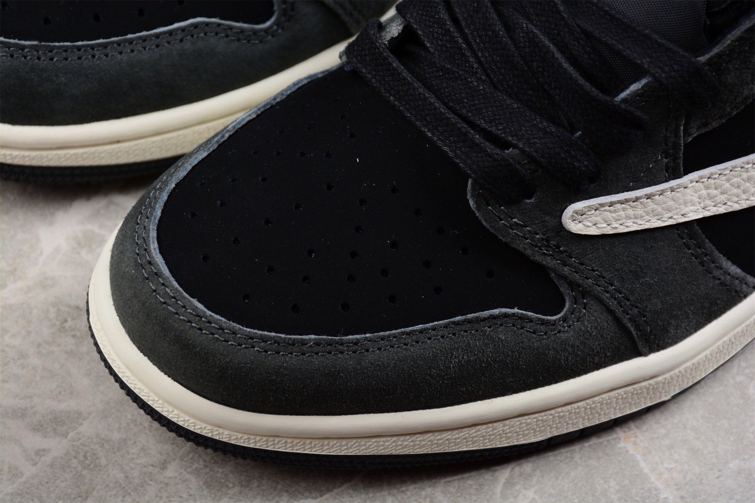 Jordan 1 Retro Low OG SP Travis Scott Black Phantom DM7866-001