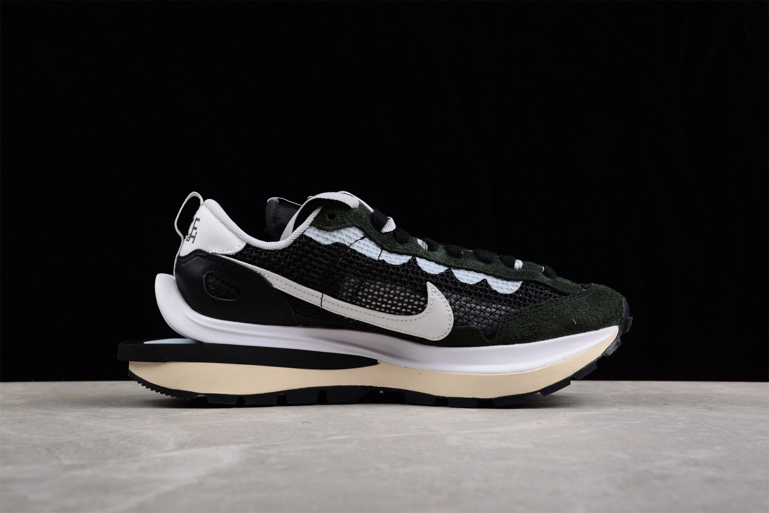 Nike Vaporwaffle sacai Black White CV1363-001