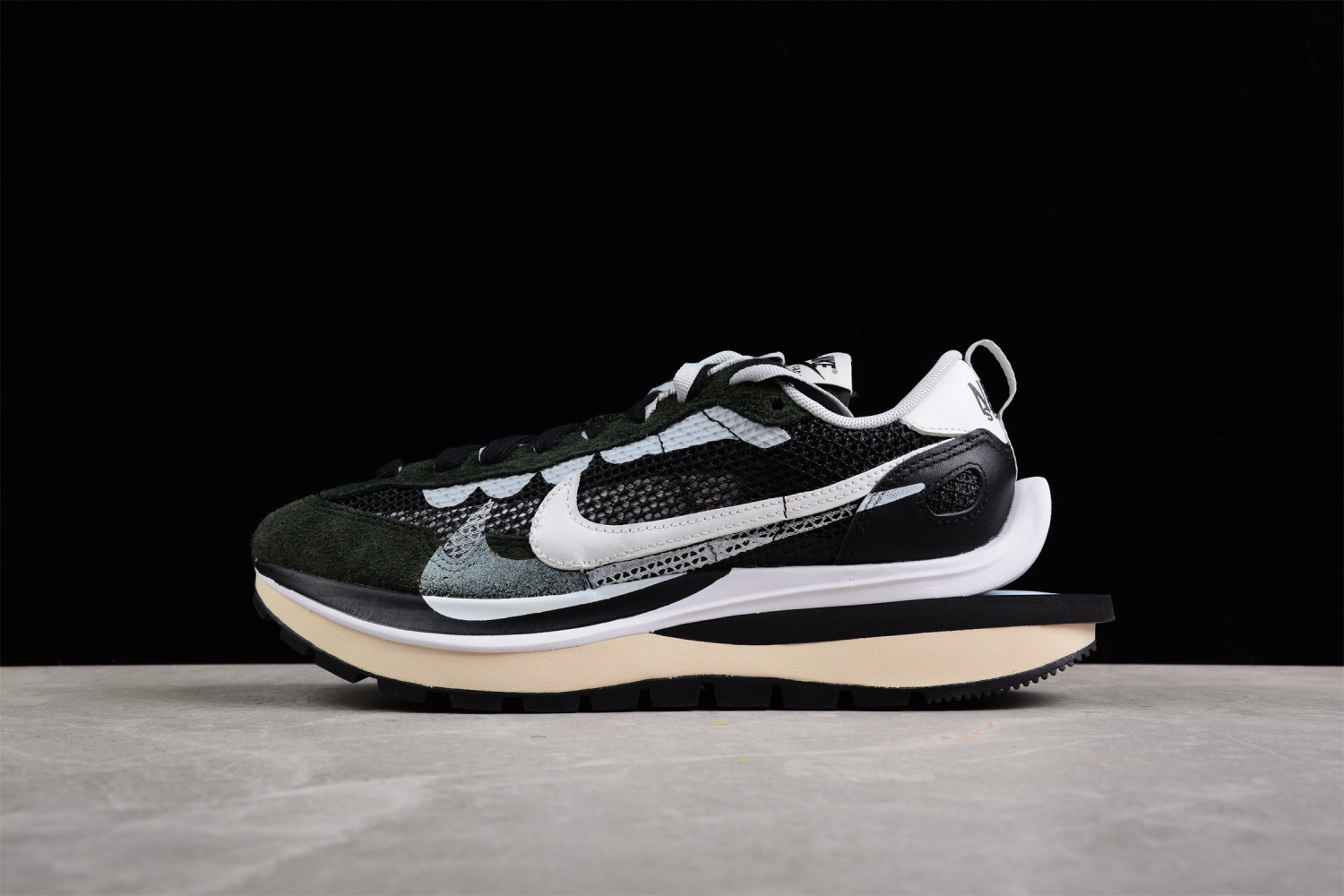 Nike Vaporwaffle sacai Black White CV1363-001