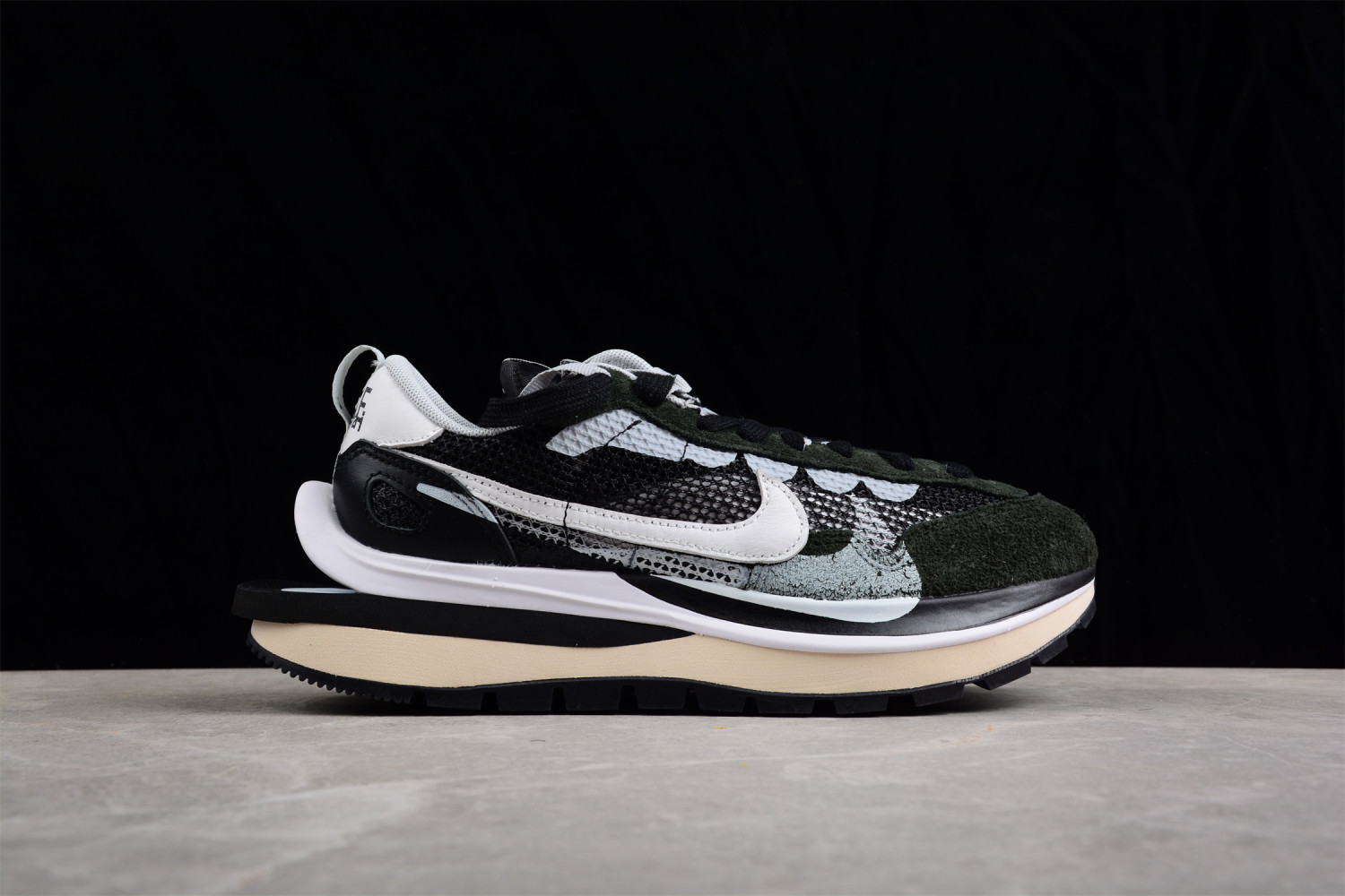 Nike Vaporwaffle sacai Black White CV1363-001