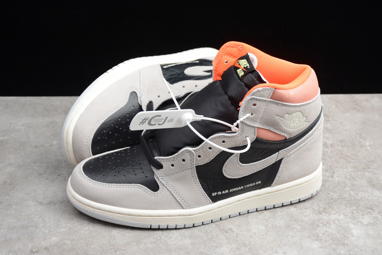 Jordan 1 Retro High Neutral Grey Hyper Crimson 555088-018