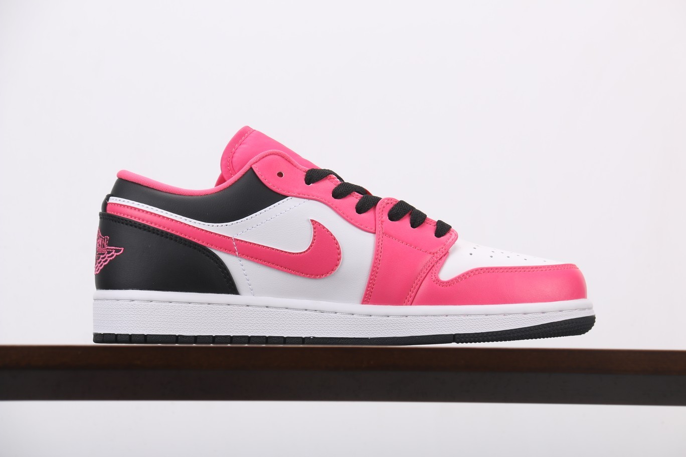 Jordan 1 Low Fierce Pink (GS)  DZ5365-601