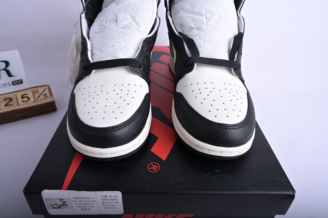 Jordan 1 Retro High Dark Mocha 555088-105