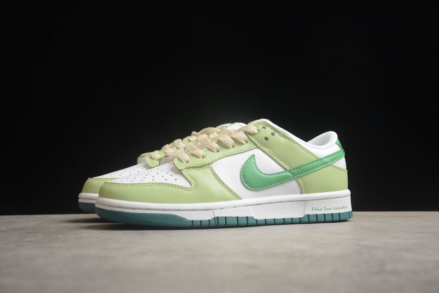 Nk SB Dunk Low  FD9911-101