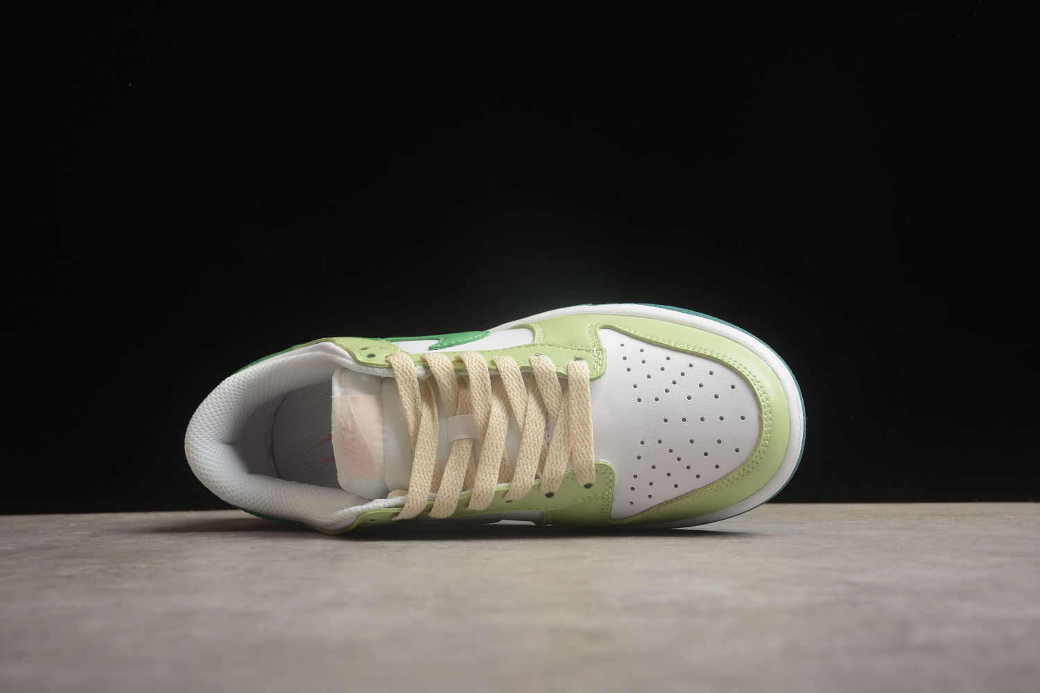 Nk SB Dunk Low  FD9911-101