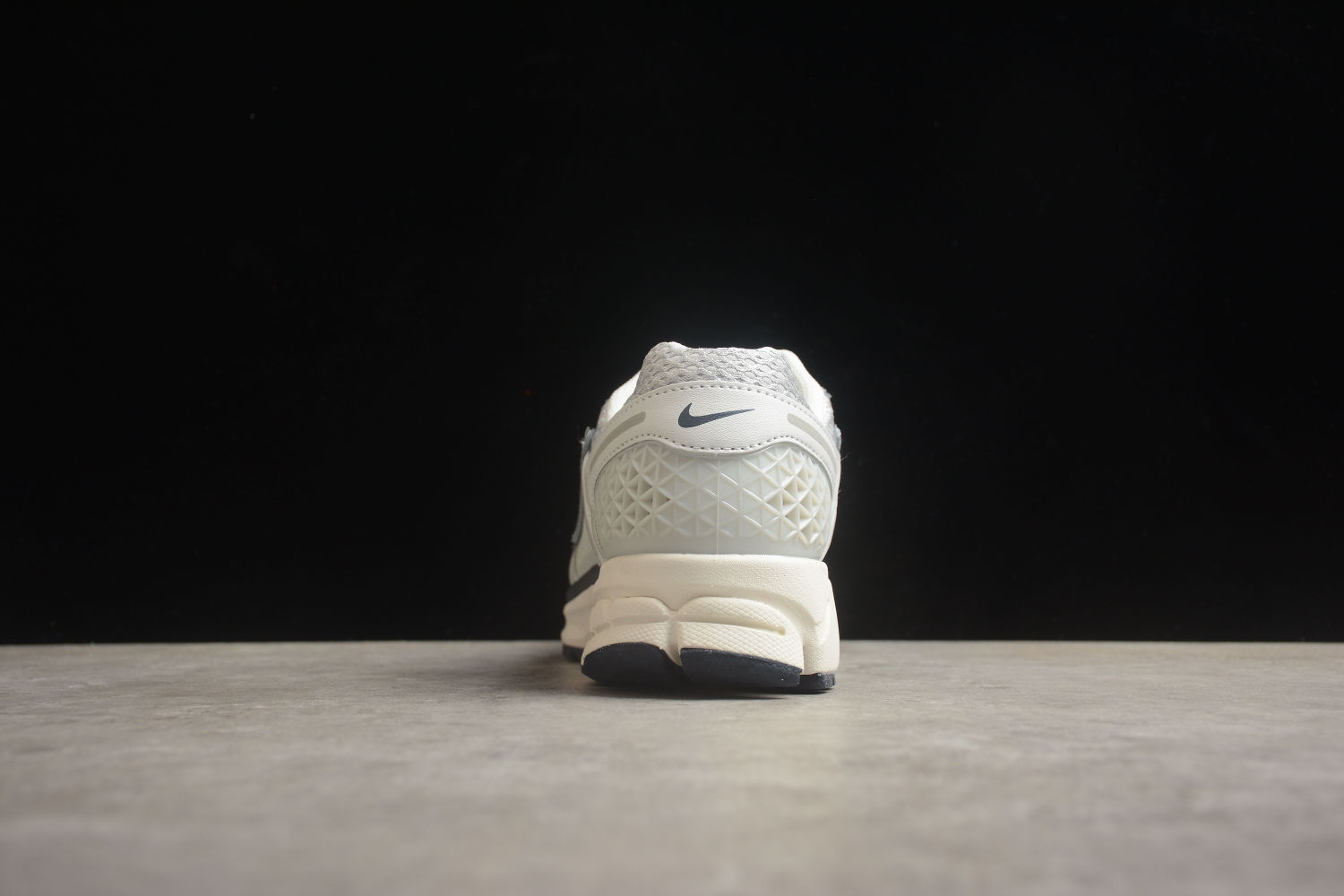 Nike Zoom Vomero 5 Photon Dust Metallic Silver (W) FD0884-025