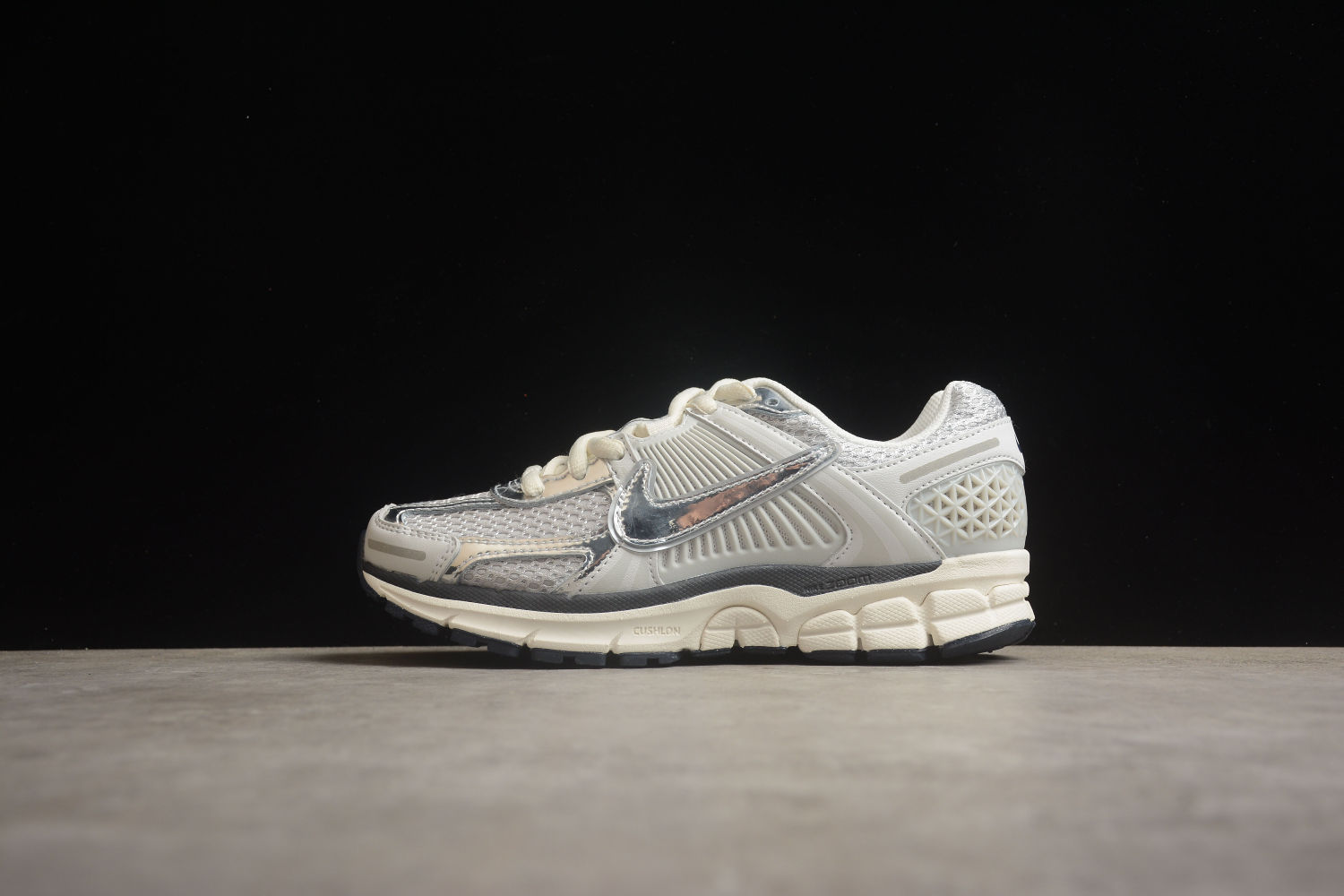 Nike Zoom Vomero 5 Photon Dust Metallic Silver (W) FD0884-025