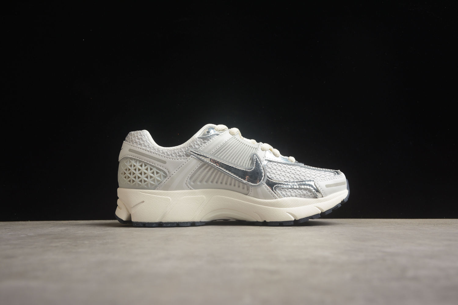 Nike Zoom Vomero 5 Photon Dust Metallic Silver (W) FD0884-025