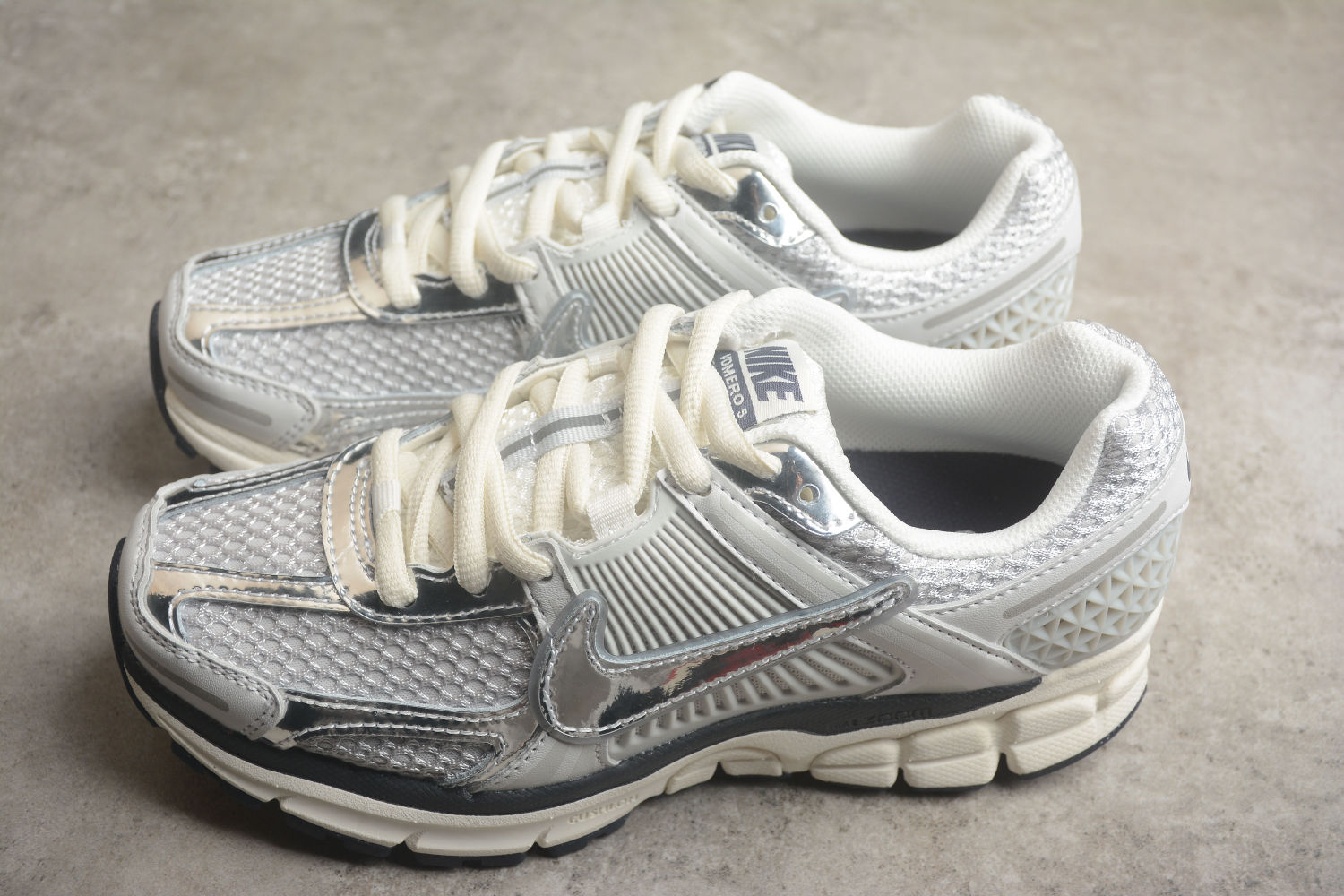 Nike Zoom Vomero 5 Photon Dust Metallic Silver (W) FD0884-025