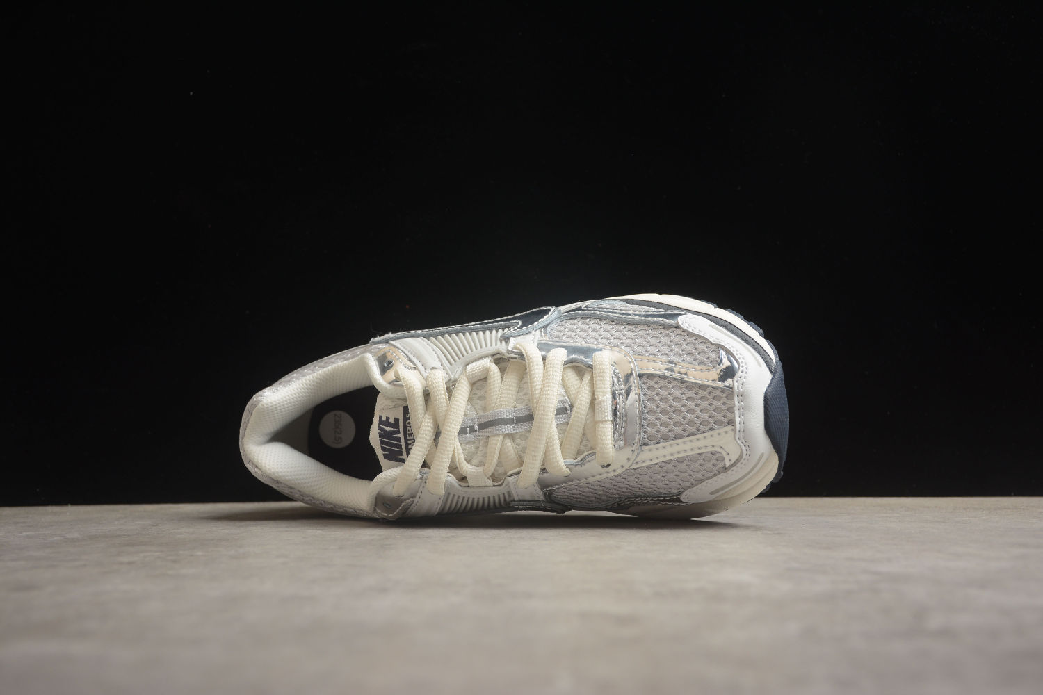Nike Zoom Vomero 5 Photon Dust Metallic Silver (W) FD0884-025