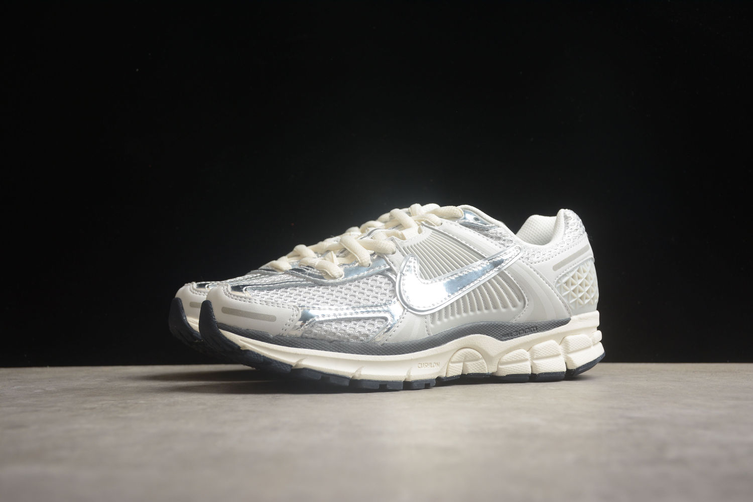 Nike Zoom Vomero 5 Photon Dust Metallic Silver (W) FD0884-025