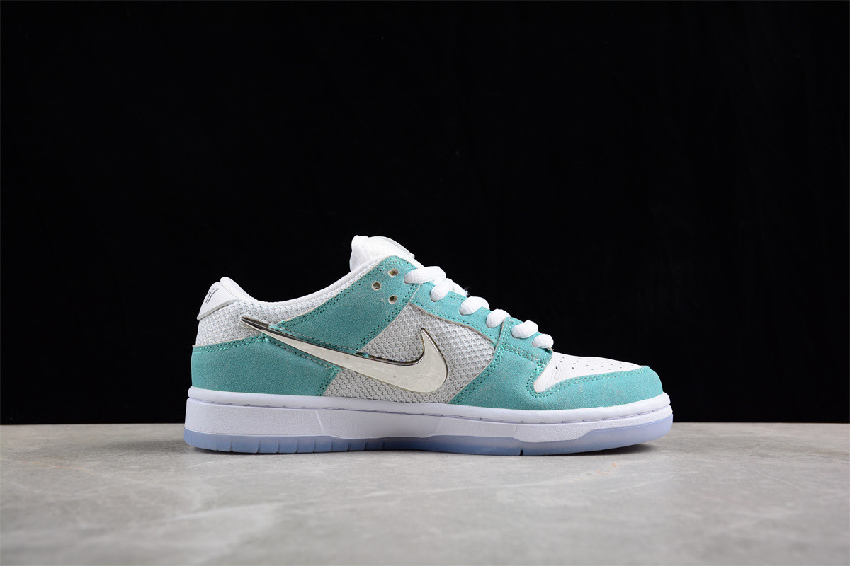 April Skateboards x Dunk Low SB 
