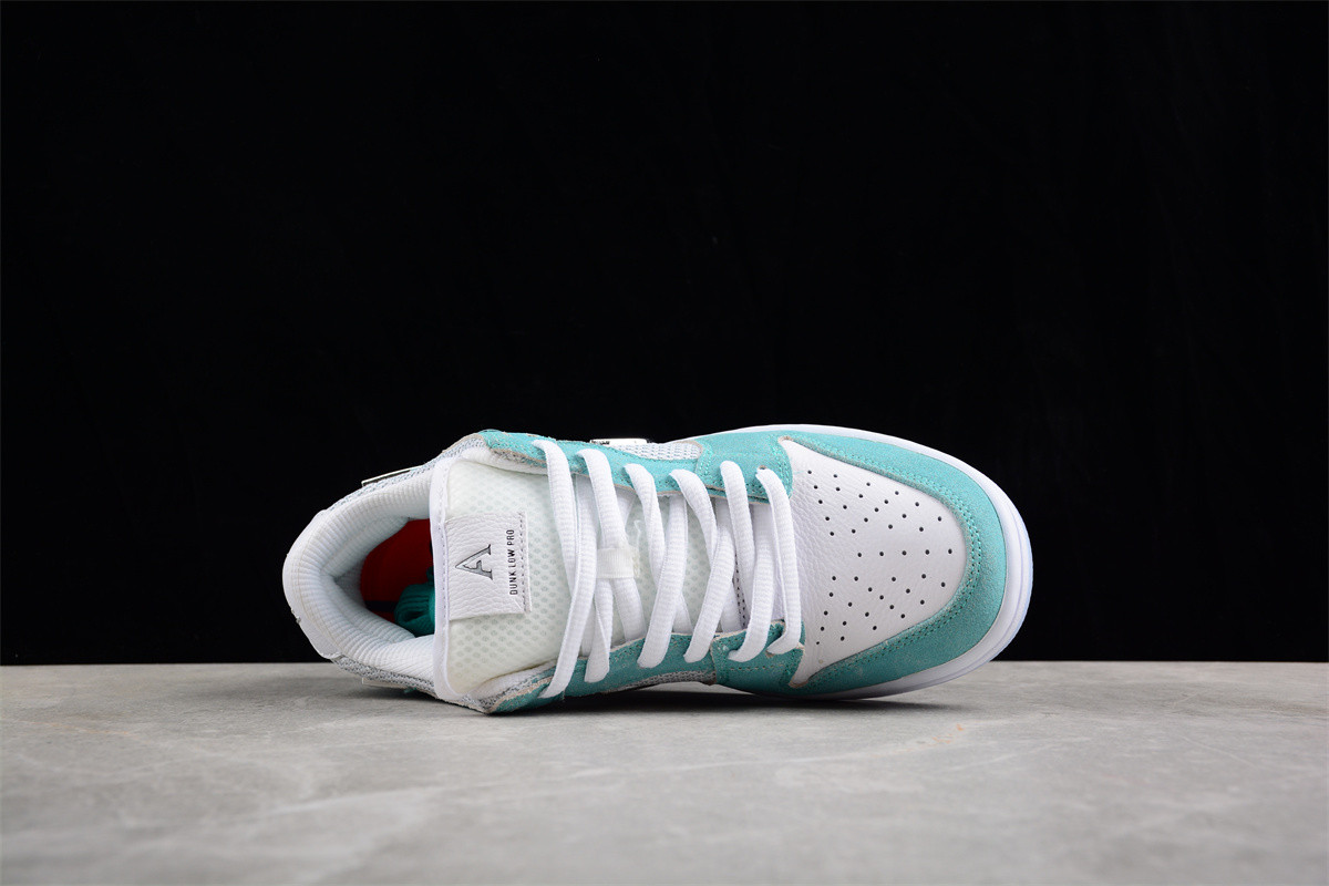 April Skateboards x Dunk Low SB 