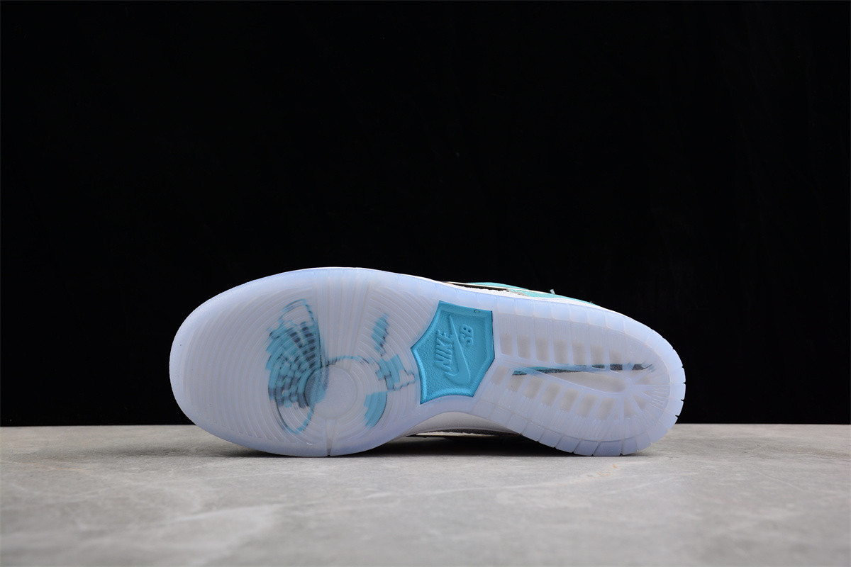April Skateboards x Dunk Low SB 