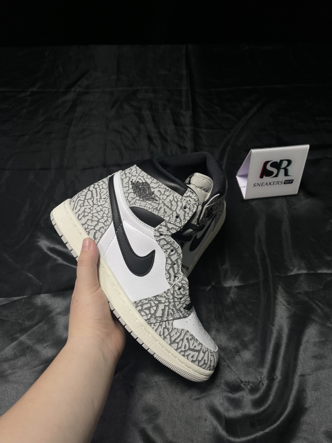 Jordan 1 Retro High OG White Cement  DZ5485-052