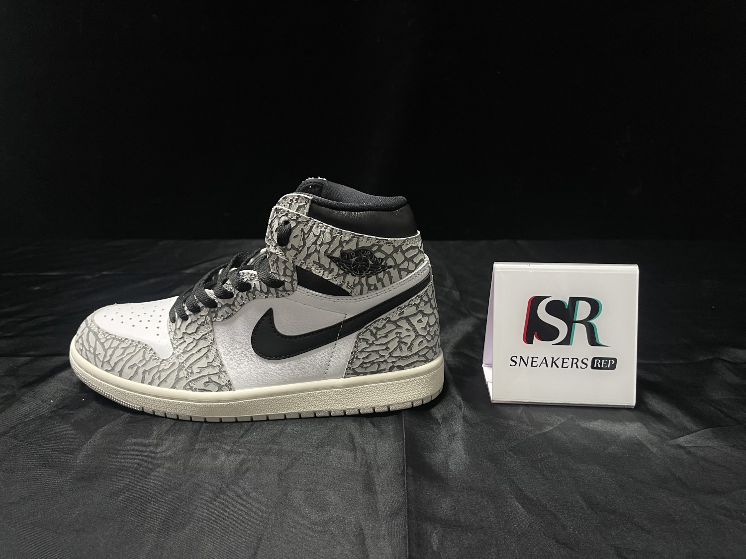 Jordan 1 Retro High OG White Cement  DZ5485-052