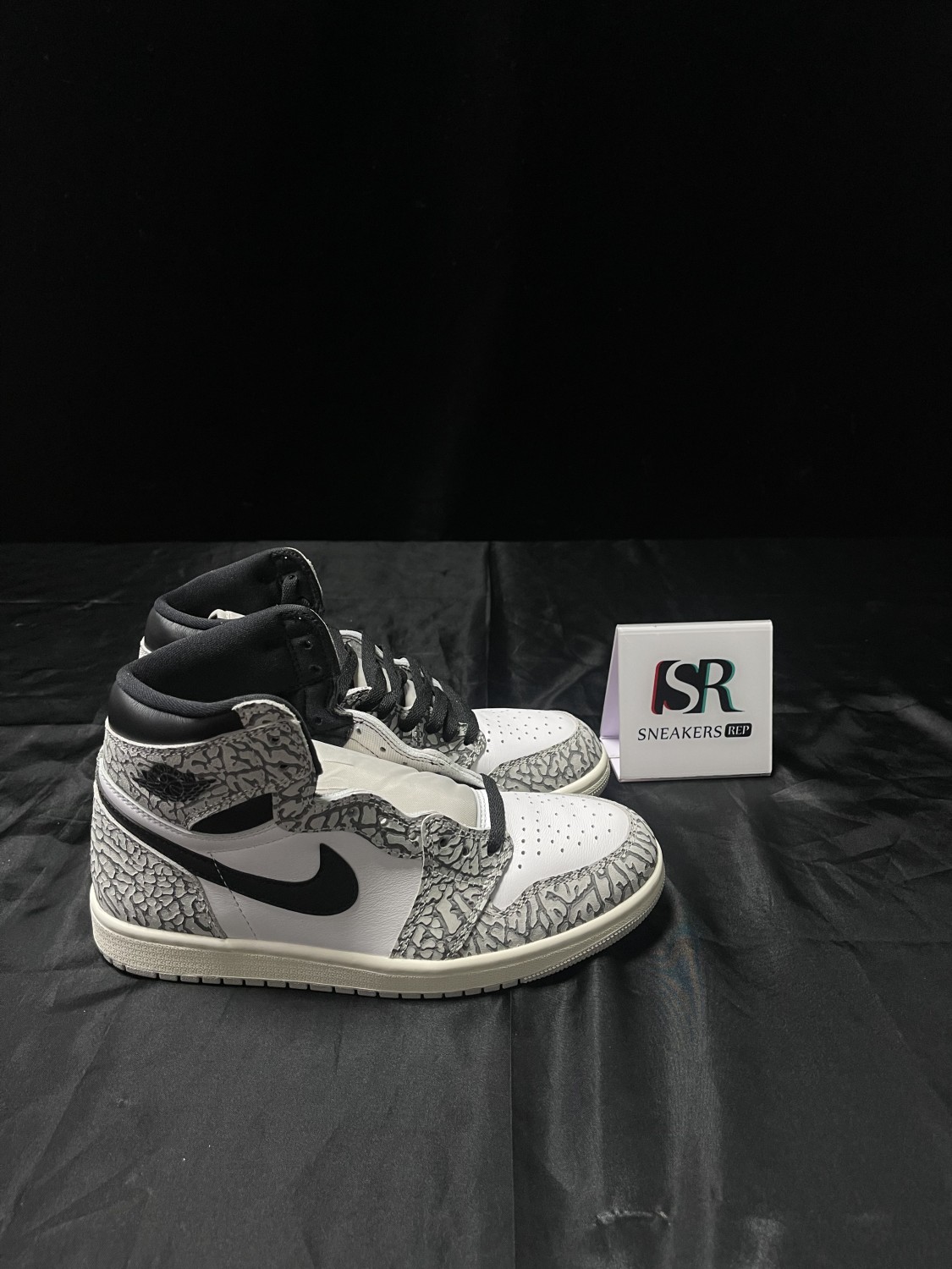 Jordan 1 Retro High OG White Cement  DZ5485-052