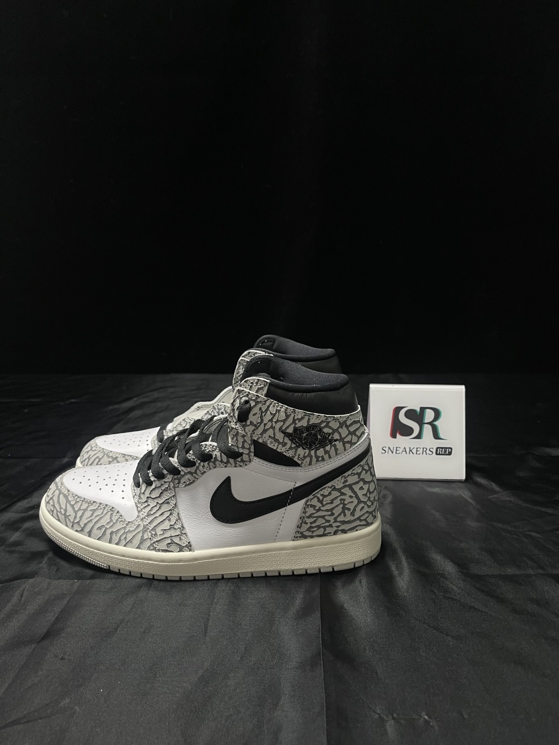 Jordan 1 Retro High OG White Cement  DZ5485-052