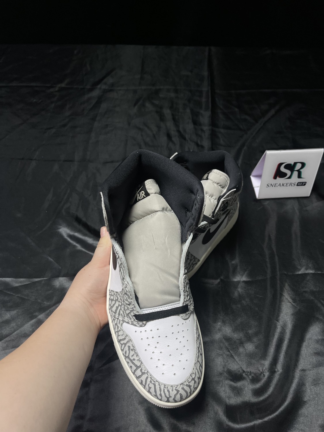 Jordan 1 Retro High OG White Cement  DZ5485-052