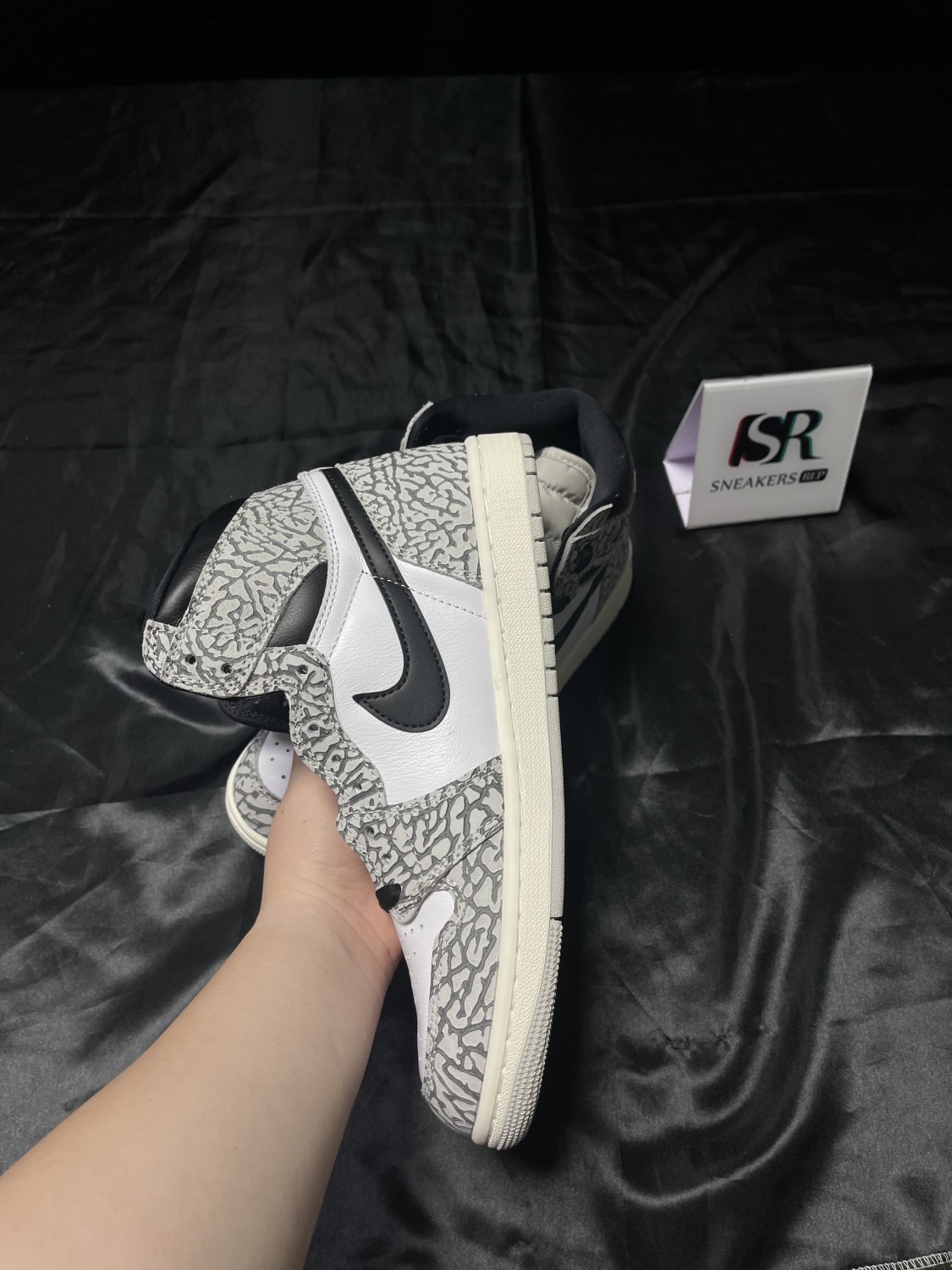 Jordan 1 Retro High OG White Cement  DZ5485-052