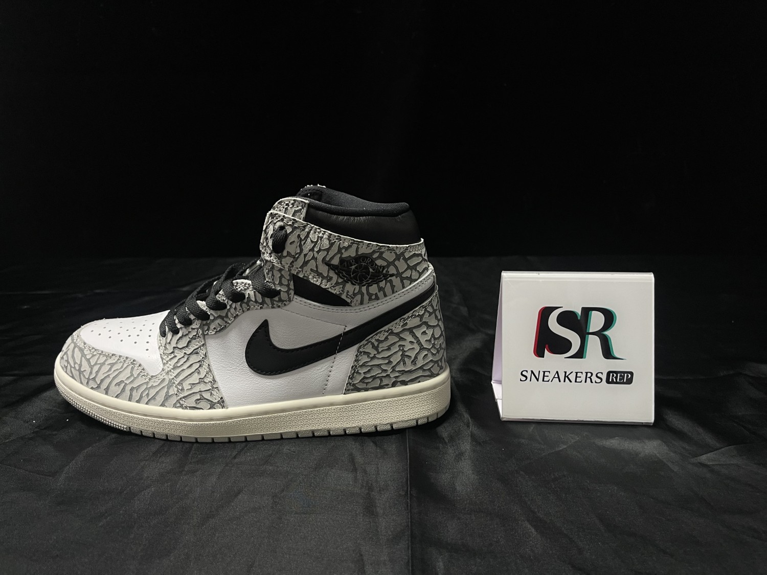 Jordan 1 Retro High OG White Cement  DZ5485-052