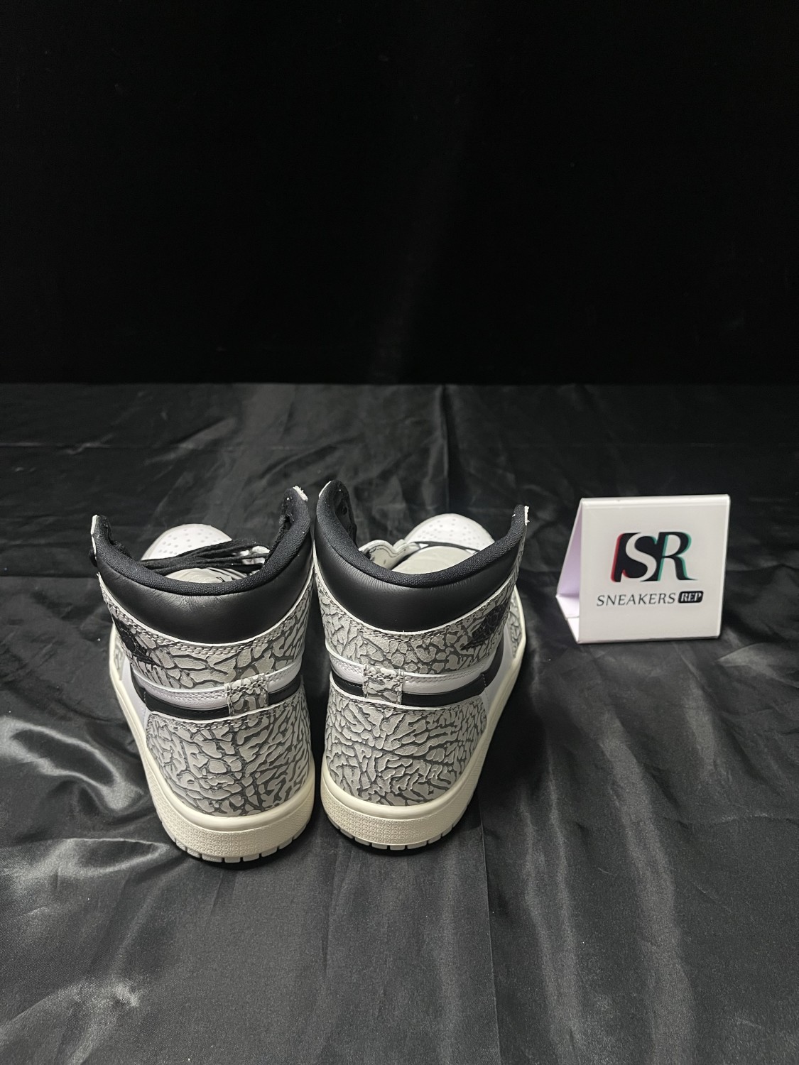 Jordan 1 Retro High OG White Cement  DZ5485-052