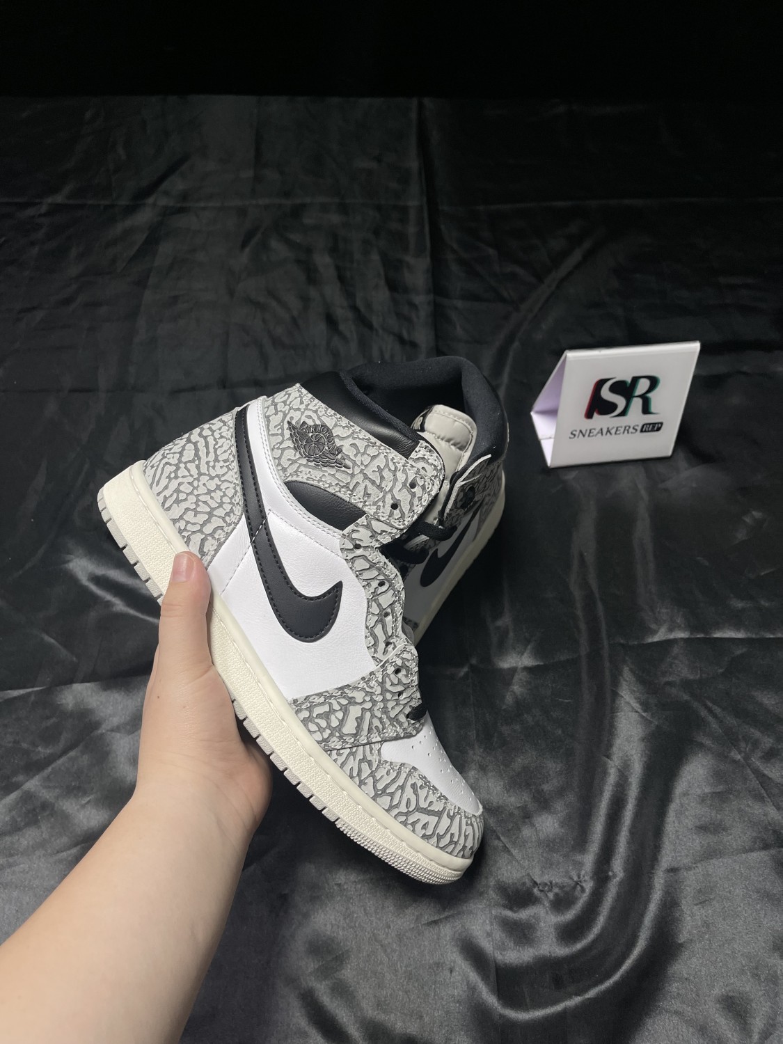 Jordan 1 Retro High OG White Cement  DZ5485-052